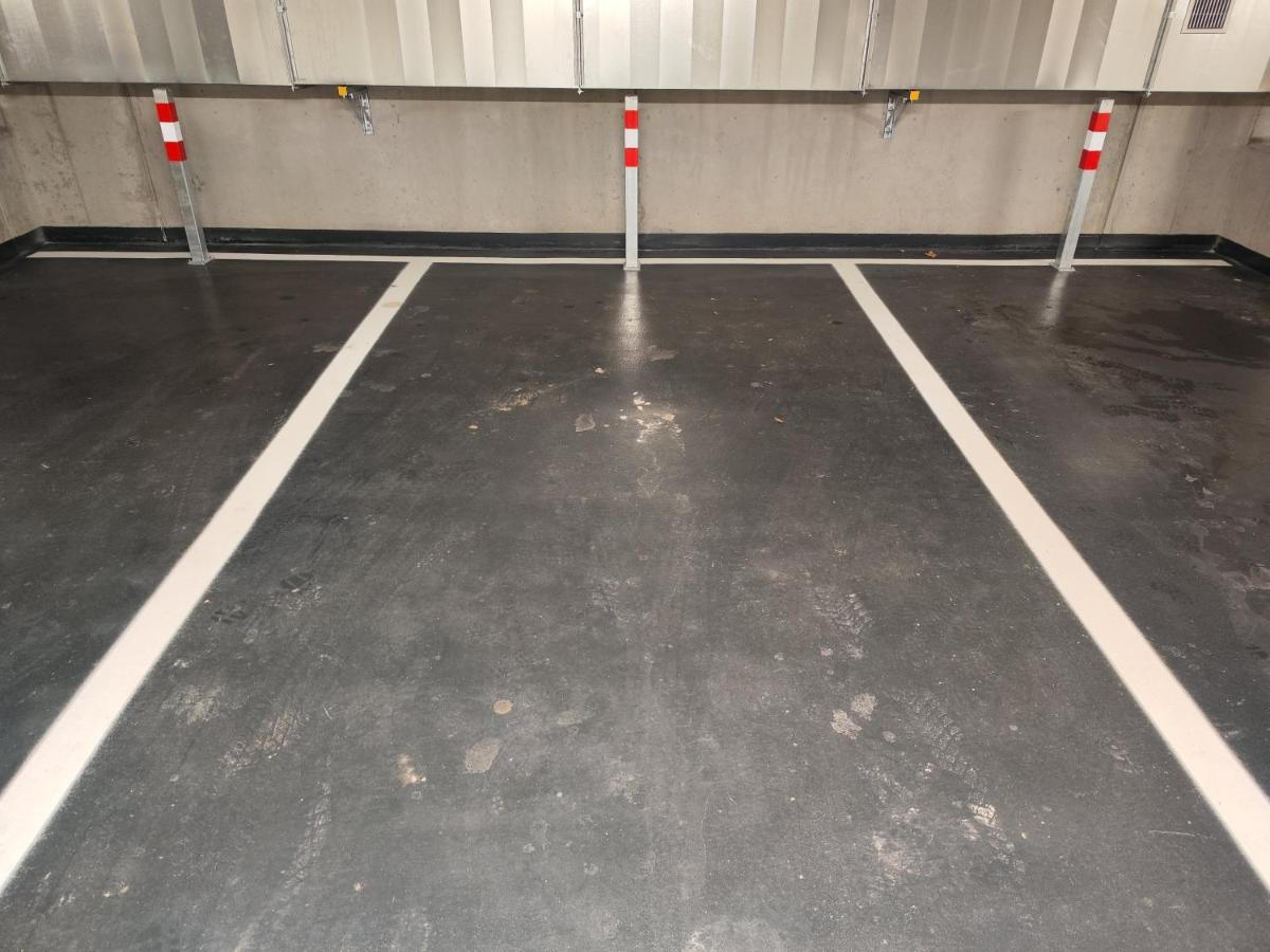 Апартаменти Yarn - Brand New - Free Parking - Balcony With City View - Central Shopping Mall Братислава Екстер'єр фото